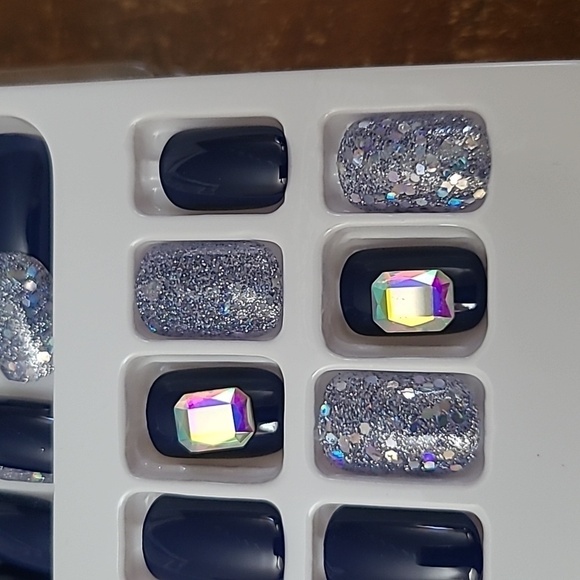3D Rhinestone & Glitter Press On Nails - Picture 16 of 17